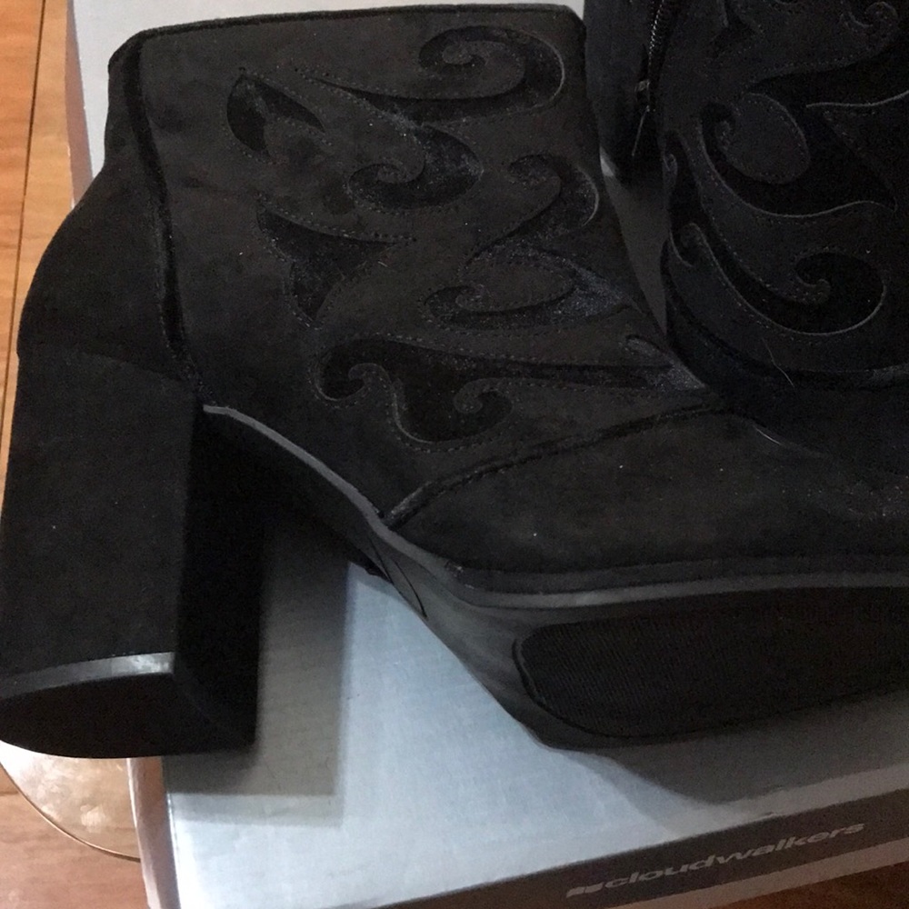 Velvet Bootie - Picture 2 of 7